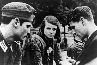 Hans Scholl, Sophie Scholl i Christoph Probst. Cala trojka zginela z rak hitlerowcow, w 1943 roku.