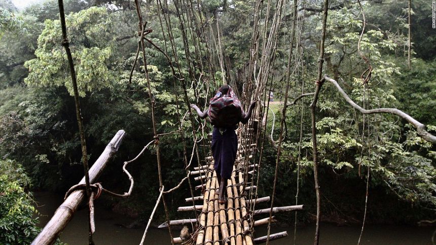 Bardziej prymitywny most bambusowy