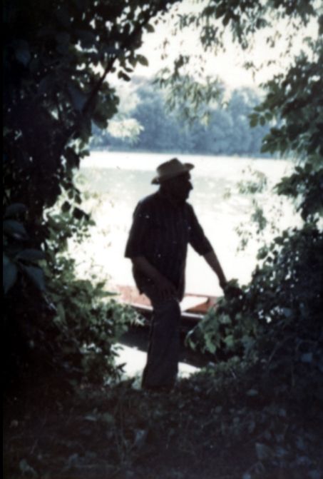 Stanisław Michałowski w swoim ogrodzie nad Jeziorem Kórnickim, w okresie pisania wspomnień (lata '70). Fot. JK