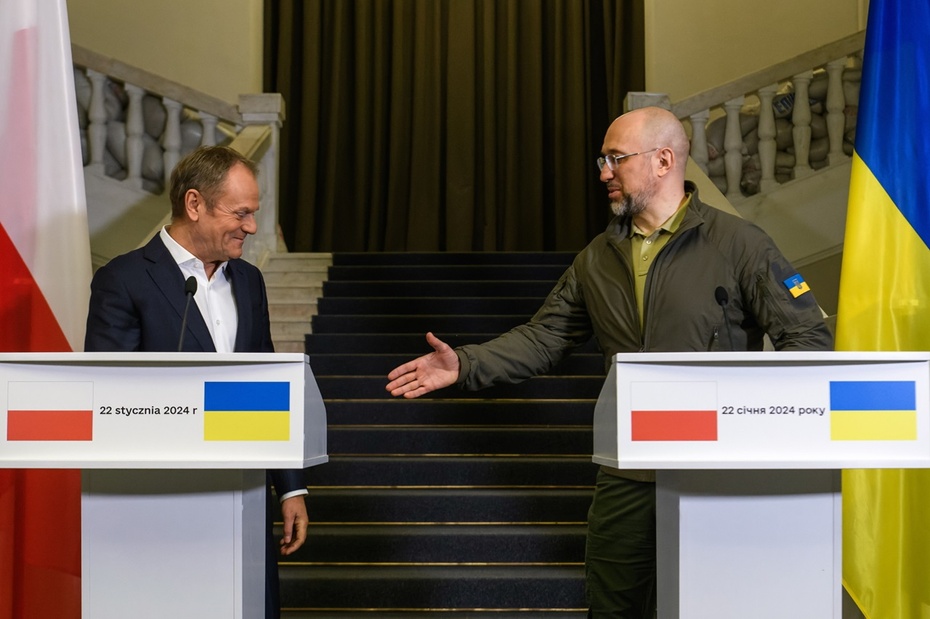 Premier Polski Donald Tusk (L) oraz premier Ukrainy Denys Szmyhal (P). Fot. PAP/Vladyslav Musiienko