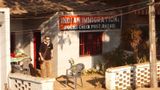 Indyjski urząd imigracyjny na granicy z Nepalem. Zbz & Wallstreet