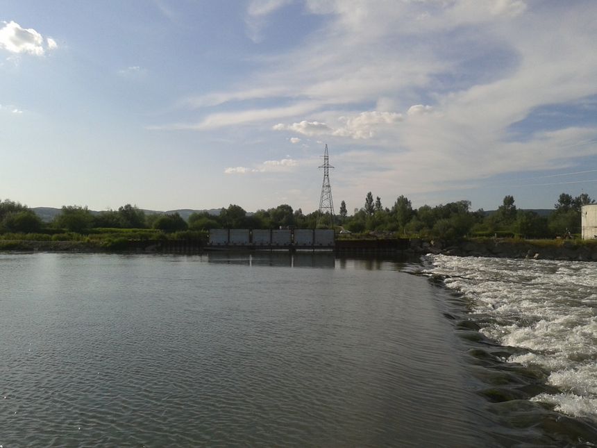 Próg wodny na Dunajcu