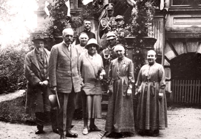 Prezydent Rzeczpospolitej Polskiej, Ignacy Mościcki, w Pniewach z matką Urszulą Ledóchowską (27 lipca 1927)