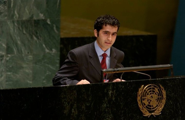 Bahtijar Hadzijew, najmlodszy delegat z Azerbejdzanu, wyglasza przemowienie na sesji Organizacji Narodow Zjednoczonych, 2005