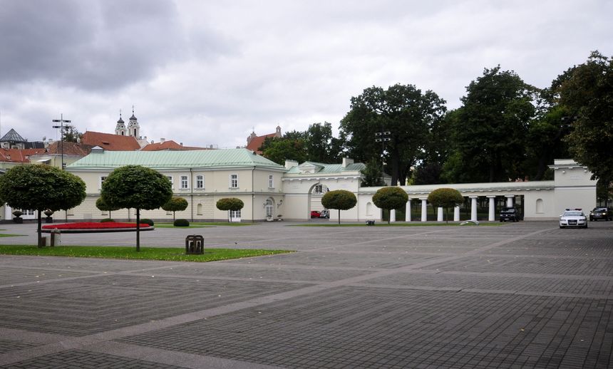 Dziedzinie pałacu prezydenckiego