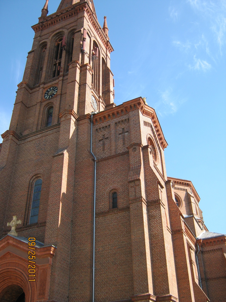 Kościół św św Piotra i Pawła widok na wieżę od strony Gdańskiej   foto graF13