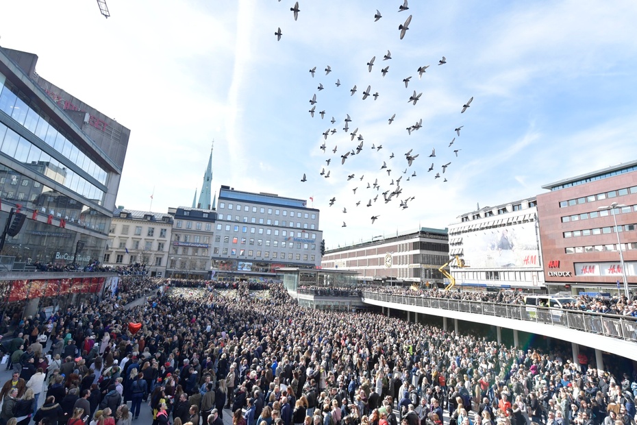 Sztokholm dwa dni po zamachu terrorystycznym. Fot. PAP/EPA