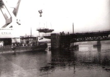 Most Siennicki na gdańskiej Przeróbce. Ta fotografia jest unikalna, chyba nikt inny nie pstryknął fotki w tym właśnie momencie.