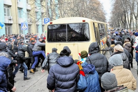Autobus z berkutowcami. http://www.dancor.sumy.ua