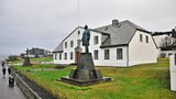 Rezydencja duńskiego gubernatora wyspy, potem prezydenta niepodległej Islandii, a następnie siedziba premiera.