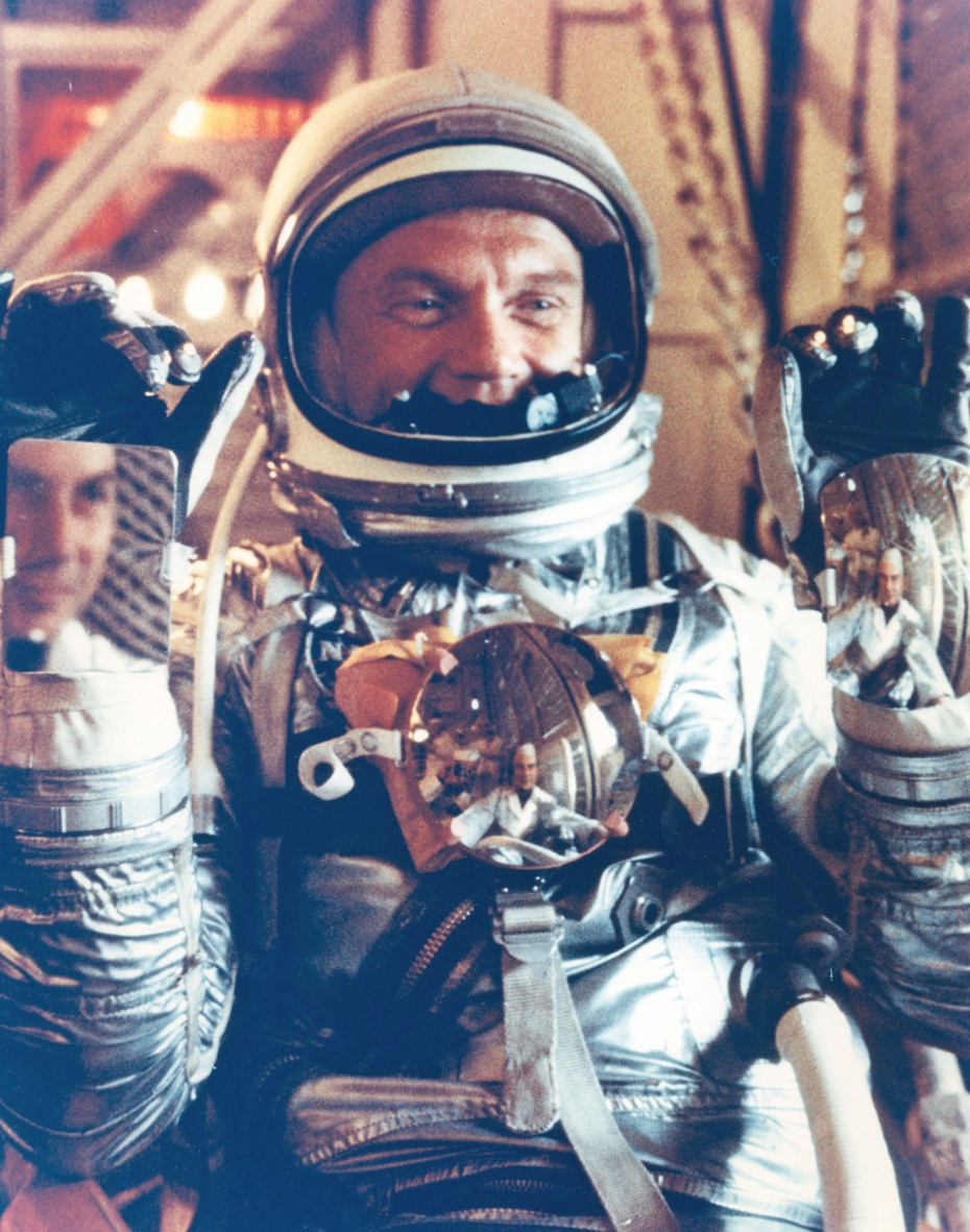 Luty 1962 rok. John Glenn w skafandrze kosmicznym. Misja Mercury. Zdjęcie: NASA