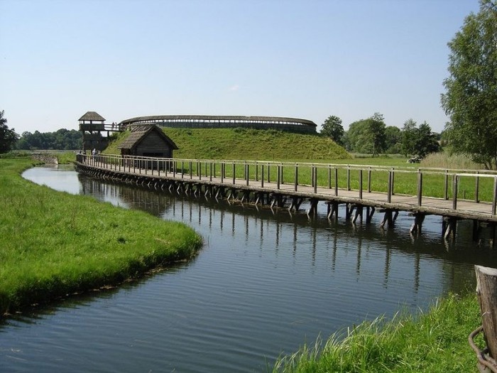 Skansen archeologiczny w Gross Raden, rekonstrukcja. Foto: Wikimedia Commons, Ronny Krüger, public domain
