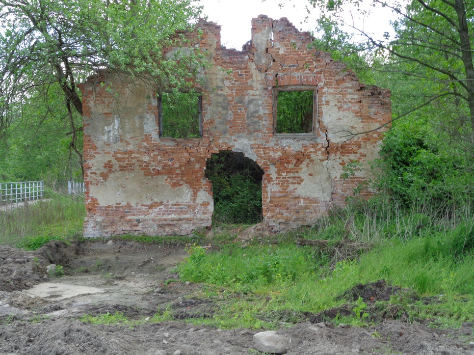 Dom nad Jeziorką - zwany w okolicy "Polską w ruinie".