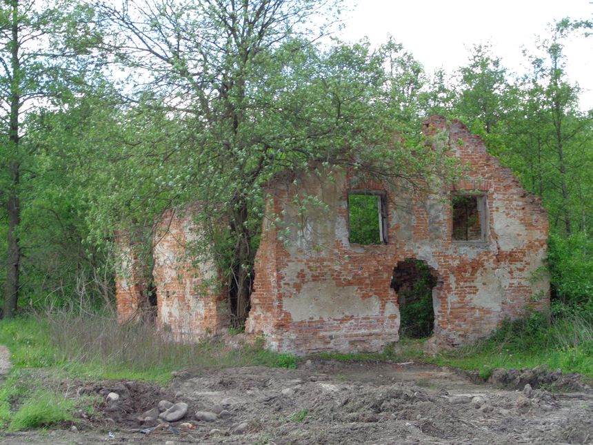 Dom nad Jeziorką zwany lokalnie "Polską w ruinie"