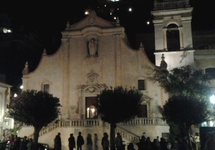 zdj. KJW  Deptak w Taorminie. Już robi się ciemno