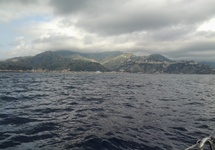zdj. KJW A to już widok na Taorminę z morza po wyjściu z Riposto