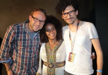 Genet Assefa z dyrektorami Festiwalu  Panem Kubą i Panem Karolem