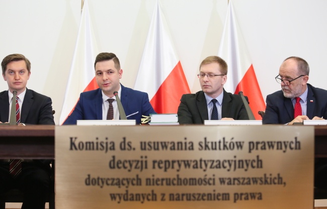Pierwsza rozprawa przed komisją weryfikacyjną ds. reprywatyzacji.PAP/Leszek Szymański