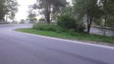 Kręte drogi i ostry podjazd pod górę w Małastowie