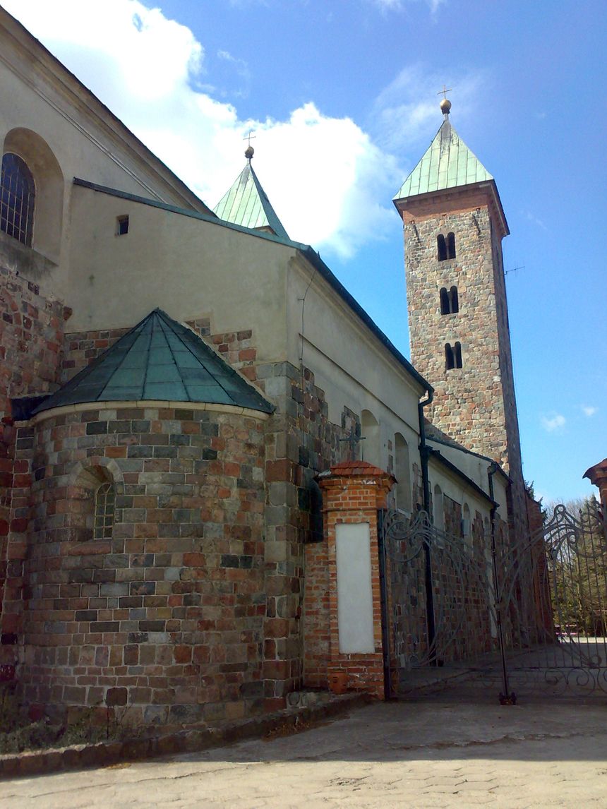romańsko-gotycki zespół klasztorny w Czerwińsku nad Wisłąsztor