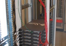 Superkomputer z 38 CPU. Zbudowany przez YKW i doktoranta (AP) w 2005 r. Epoka takich maszyn juz mija. Teraz z CPU wygrywaja GPU.