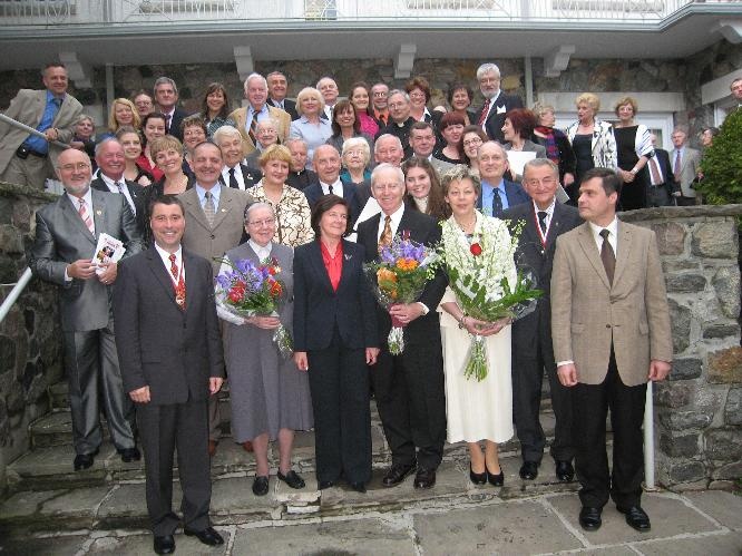 Zrodlo KomOtt.

Sp. Maria Kaczynska w towarzystwie prezesa KPK W. Lizonia i przedstawicieli Polonii w Toronto, 
maj 2009.