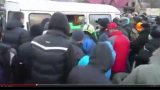 Pod Kijowem w miasteczku Boryspil ludzie nie pozwolili jechać do Kijowa autobusu z tituszkami
