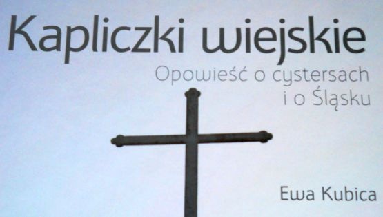 Czesc okladki albumu.
Ewa Kubica "Kapliczki wiejskie", Gliwice 2014.
