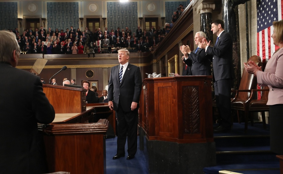 Donald Trump przemawia w sali Izby Reprezentantów Kongresu, fot. or 	PAP/EPA/JIM LO SCALZO / POOL