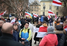 Uczestnicy marszu z okazji święta Narodowego Białorusinów w Warszawie. fot.PAP
