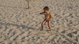 Gra w ringo - na plażę doskonała,  bo niezależna od wiatru i można się rzucać za kółkiem.