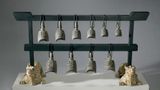 Miniaturowy zestaw dzwonów z grobowca