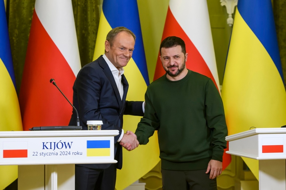 Donald Tusk (L) i Wołodymyr Zełenski (P). Fot. PAP/Vladyslav Musiienko