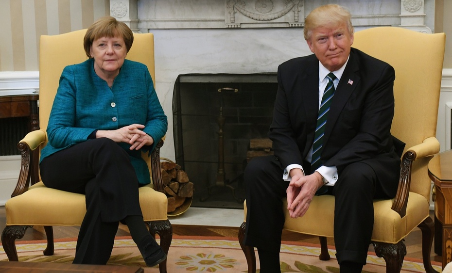 Angela Merkel i Donald Trump w Gabinecie Owalnym, fot.  	PAP/EPA/PAT BENIC / POOL