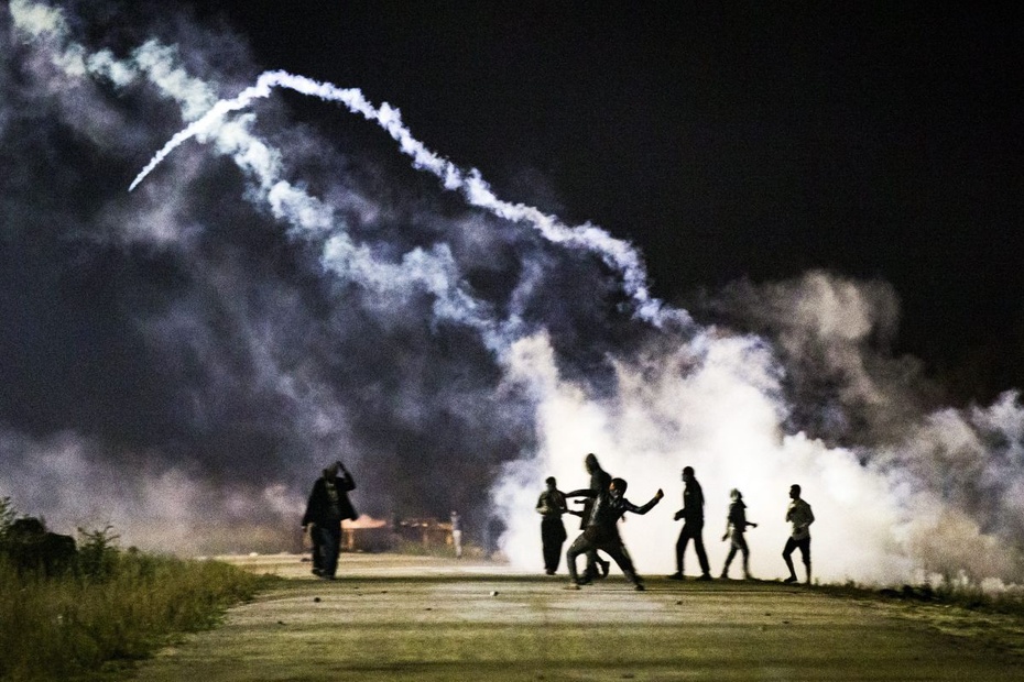 Kolejne starcia policji z imigrantami w Calais. Fot. PAP/EPA