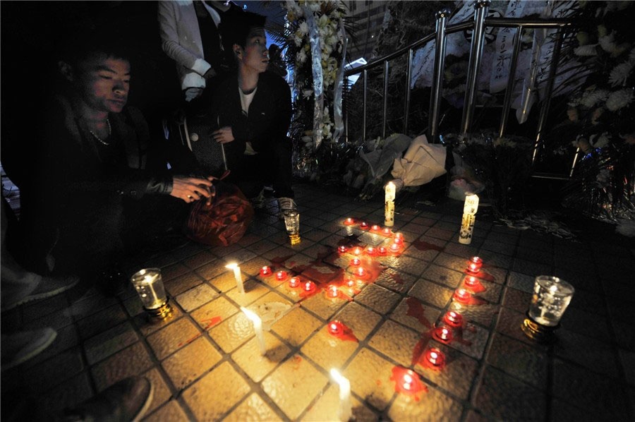 Chiny opłakują ofiary ataku terrorystycznego w Kunming'u

(zdjęcie:人民日报)