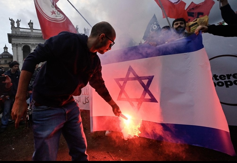 Przez Europę przelewa się fala antyizraelskich protestów. Fot. PAP/EPA/RICCARDO ANTIMIANI