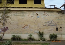 Mural Leonu. Historia Nikaragui I, krzyż symbolizuje początek chrześcijaństwa/hiszpaństwa. Ziem bez ziemi