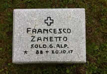 Jeden z nagrobków na cmentarzu żołnierzy włoskich we Wrocławiu, 11 IX 2013 r., Foto: Robert Pieńkowski