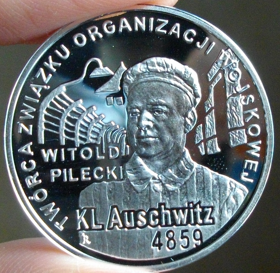 Srebrna moneta wyemitowana przez NBP na wniosek Fundacji Paradis Judaeorum z okazji 65.rocznicy oswobodzenia KL Auschwitz.