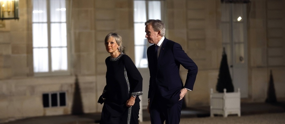 na zdjęciu: Bernard Arnault z żoną Helene Mercier-Arnault. fot. EPA/YOAN VALAT/PAP/EPA.