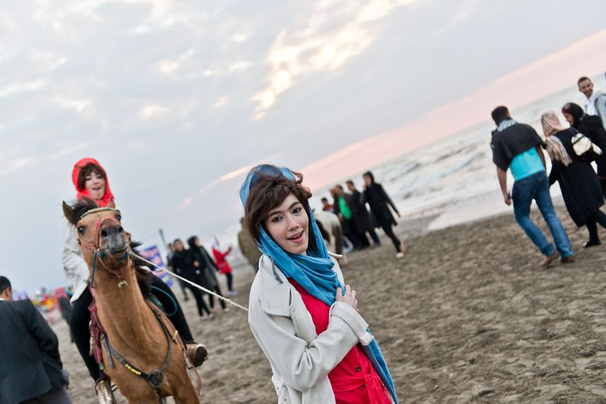 Nawet w Iranie są hipsterki. Plaża nad Morzem Kaspijskim. Copyright Maciek Dudzik