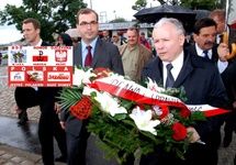 A tak wygląda mój baner na zdjęciu na którym jestem wraz z Panem Premierem Jarosławem Kaczyńskim i Panami Jaworskim i Śniadkiem