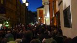Tłumy przed archikatedrą św. Jana