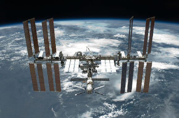 Międzynarodowa stacja kosmiczna (Wikipedia)