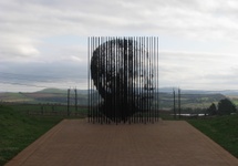 Pomnik Nelsona Mandeli w pobliżu miejsca, gdzie został zatrzymany (koło Howick), autor pomnika: Marco Cianfanelli, zdjęcie autorki