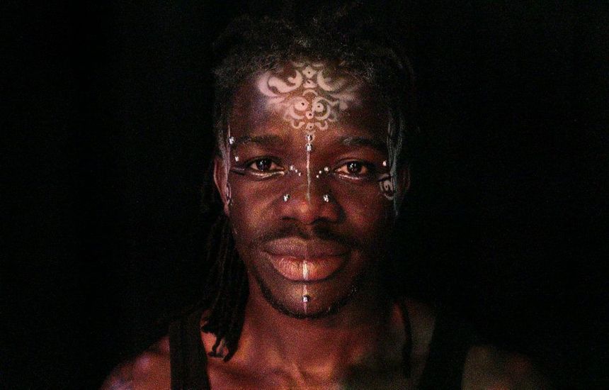 Z serii malowane twarze Lindy: Mamadou -  bębnista z Burkina Faso