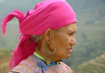 Starsza kobieta z Kolorowych Hmong