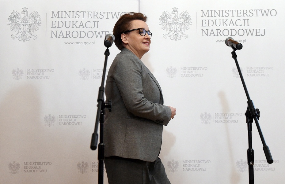 Minister Anna Zalewska podpisała nową podstawę programową, fot. PAP/Radek Pietruszka
