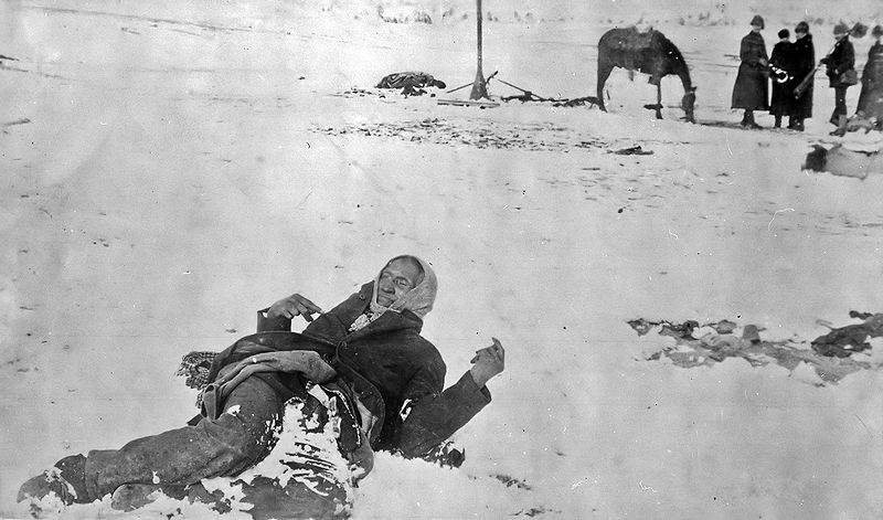 Zamarznięte zwłoki Wielkiej Stopy, wodza Indian Minniconjou zmasakrowanej nad Wounded Knee 29 grudnia 1890 r.